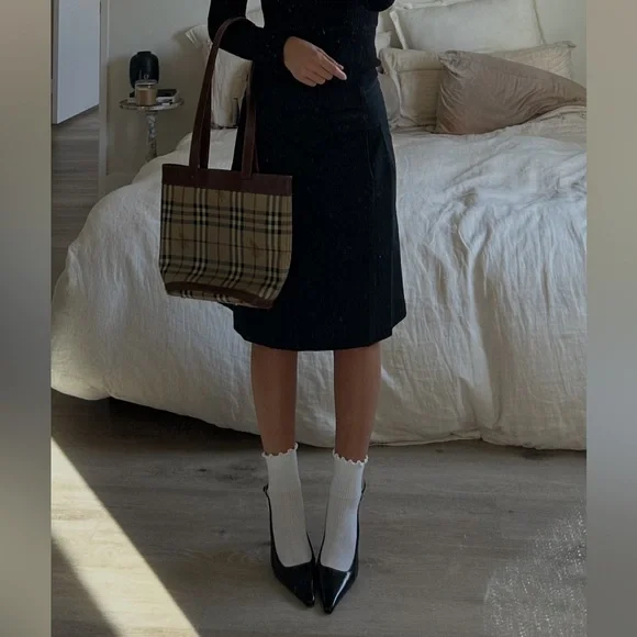 90s style Black knee length skirt - Picture 2 of 7